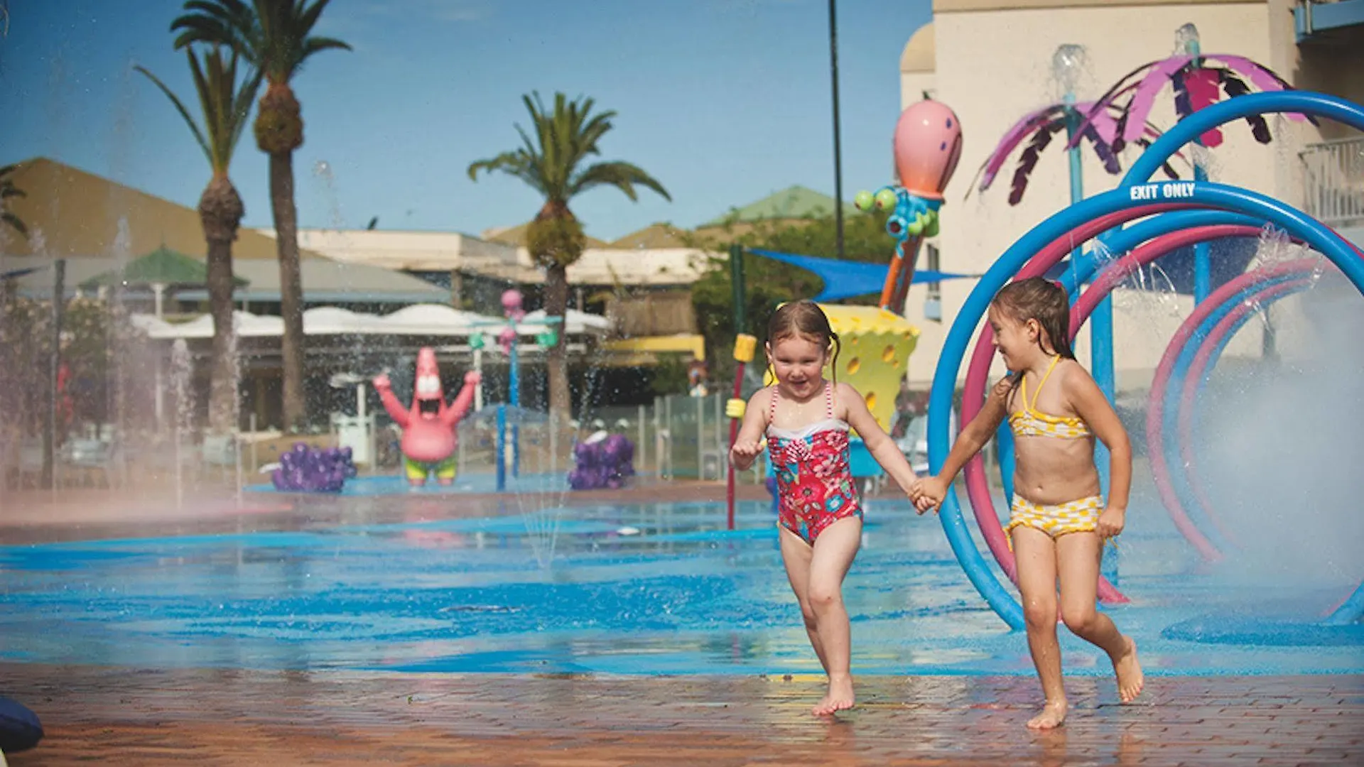 Sea World Resort Main Beach 4*,