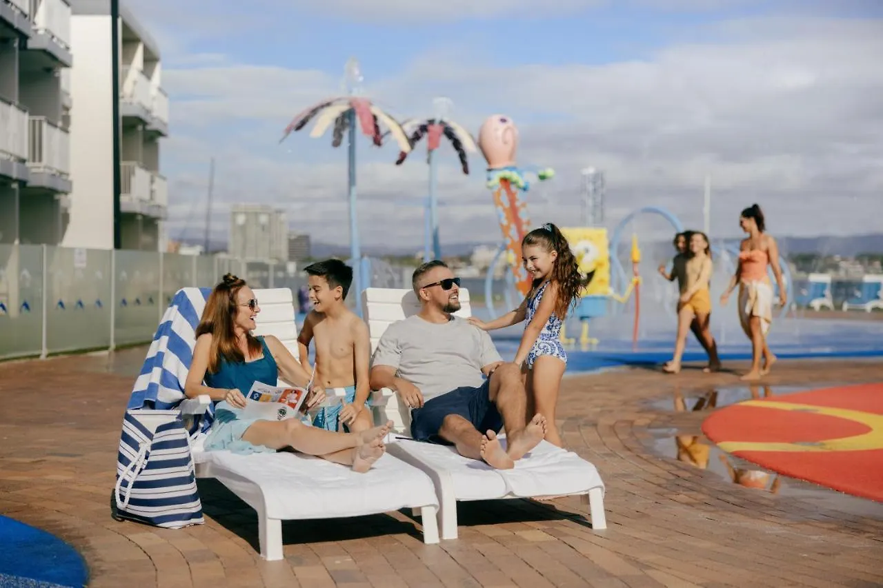 Sea World Resort Main Beach 4*,